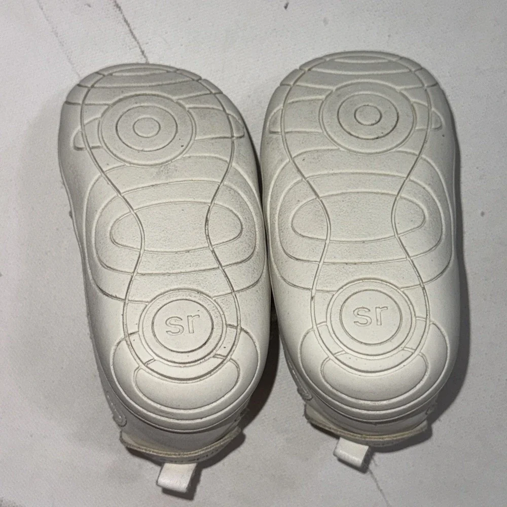 Stride Rite 360 Taye 2.0 Toddler Shoes –‎ Size 4M – White – APMA Approved – Used